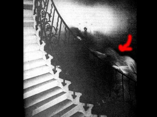 10 Most Famous Ghost Pictures and Their Story - Raynham Hall Lady Ghost - Stairway Ghost In National Museum 