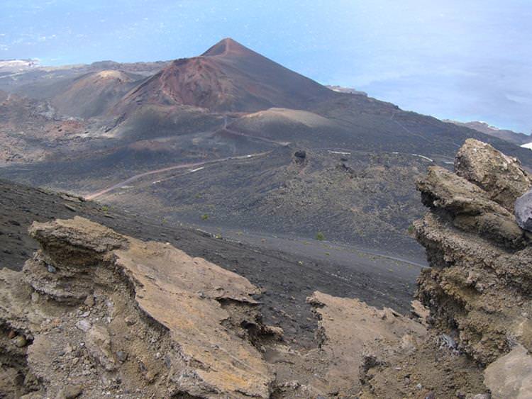 6 Most Deadly Volcanoes in the world - Cumbre Vieja Spain