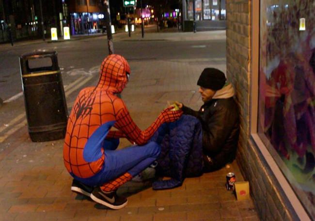 Spiderman Feeds Homeless At Night In UK