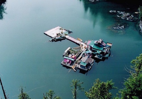 canadian-built-self-sustaining-island-082715-5