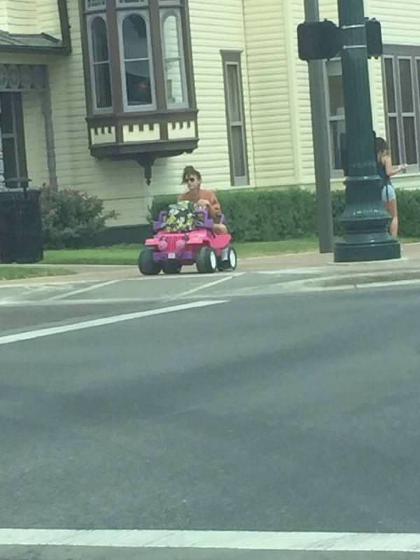 drunk-student-ride-barbie-jeep-to-campus-after-license-suspended-090715-2