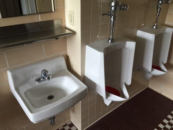 worst-public-bathroom-100415-2-min