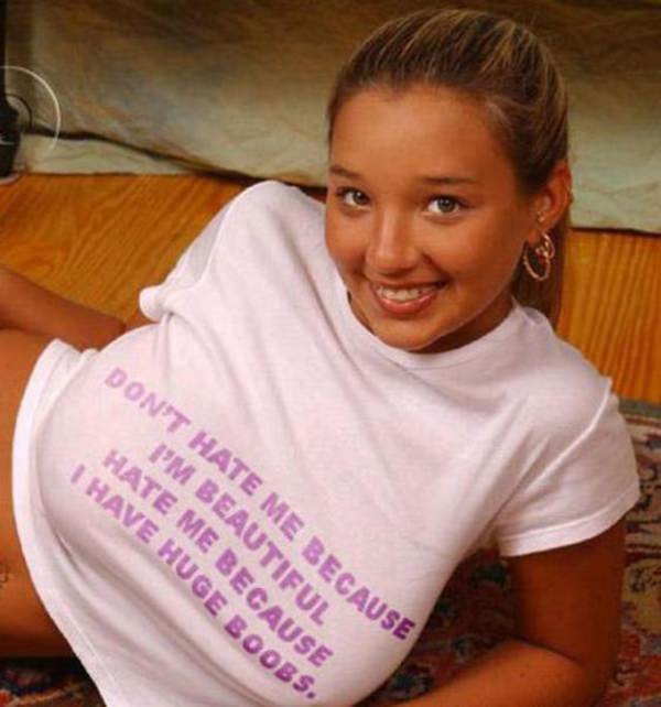 girl-with-funny-sexy-yshirt-010116-18