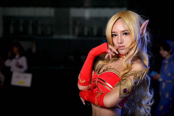 Awesome Blood Elf Cosplay From World of Warcraft