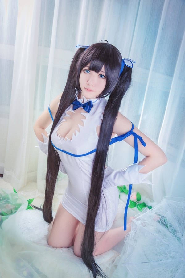 sexy-hestia-is-it-wrong-to-try-to-pick-up-girl-in-dungeon-cosplay-012316-2