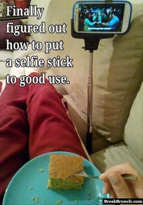 How to properly use selfie stick - BreakBrunch