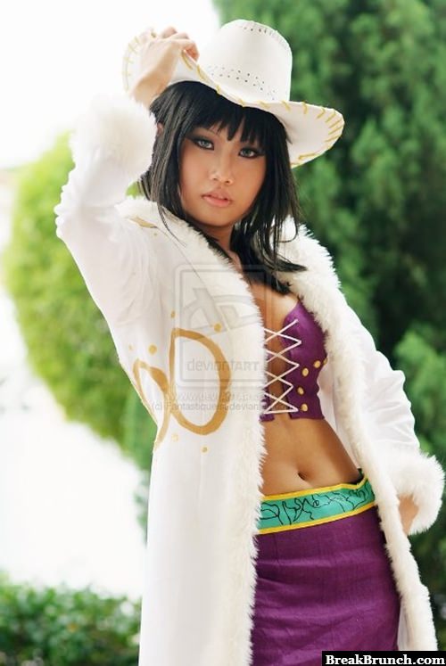 Nico Robin cosplay from One Piece BreakBrunch