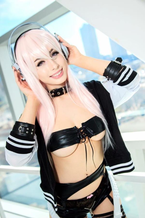 Top 10 Female Cosplayers Right Now