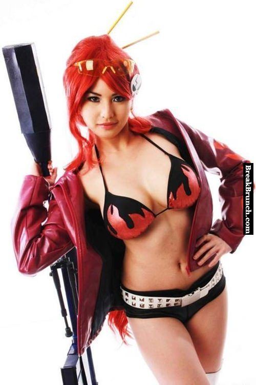 Sexy Yoko cosplay