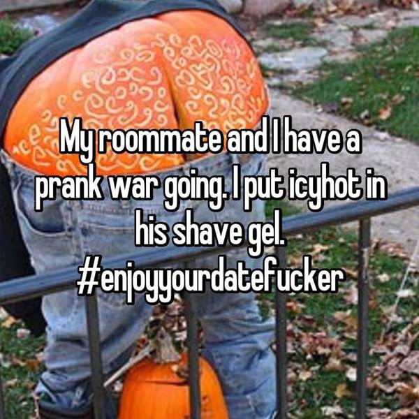 roommate-prank-20151225-31