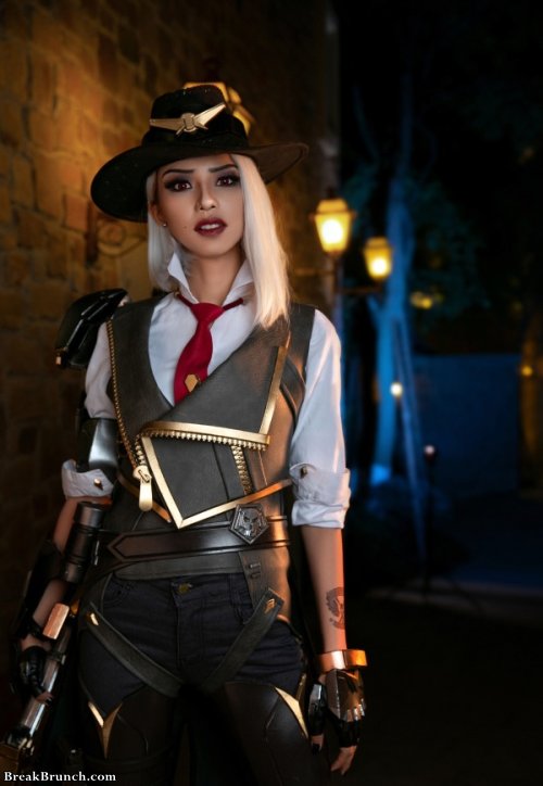 Best Overwatch Ashe cosplay (7 pics) - BreakBrunch