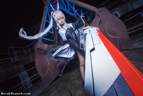 This cosplay of Ayanami will make you want to replay Azur Lane again (12 pics)
