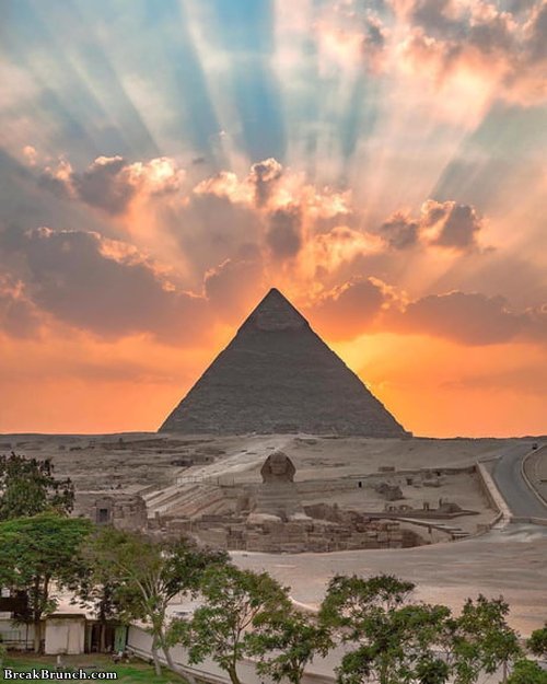 sunrise-ay-pyramids-of-giza-071819