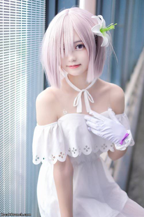 Super cute Emilia cosplay from Re:Zero − Starting Life in Another World (7 pics)