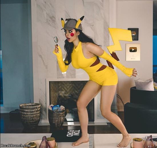 Sexy Pikachu cosplay