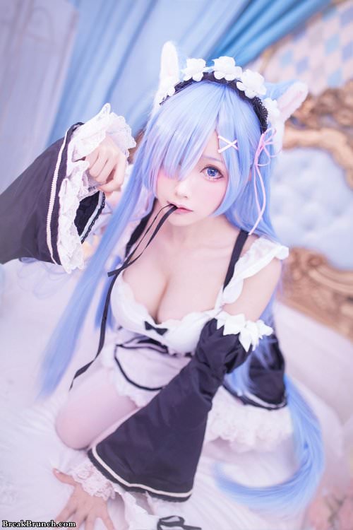 Hot Rem from Re:Zero cosplay by Mon夢 (10 pics)