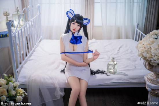 Cute and sexy Hestia from Is It Wrong to Try to Pick Up Girls in a Dungeon cosplay by 奶豆same (9 
