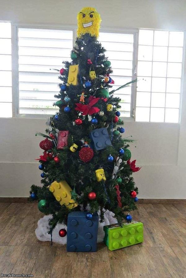 24 Unusual Christmas Tree Decorations Breakbrunch