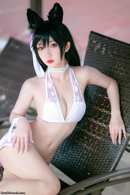 Azur Lane swimsuit Atago cosplay by chanlyco (8 pics)