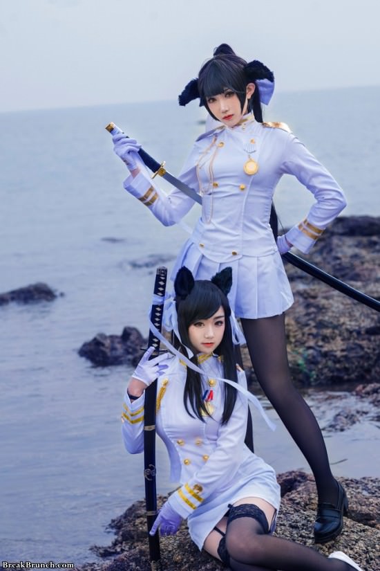 Azur Lane Atago and Takao sisters cosplay (13 pics)