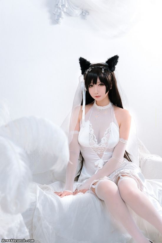 Wedding Bride Atago from Azur Lane cosplay by cuzhiyouji (8 pics)