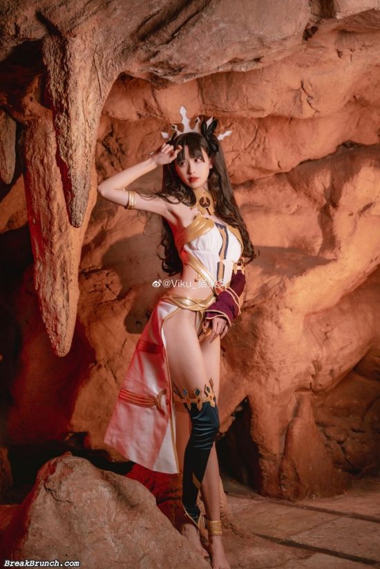 Fate/Grand Order cosplayer stuns as the Ishtar (8 pics)