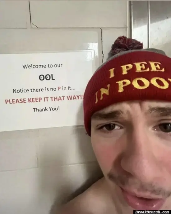 He pee in pool